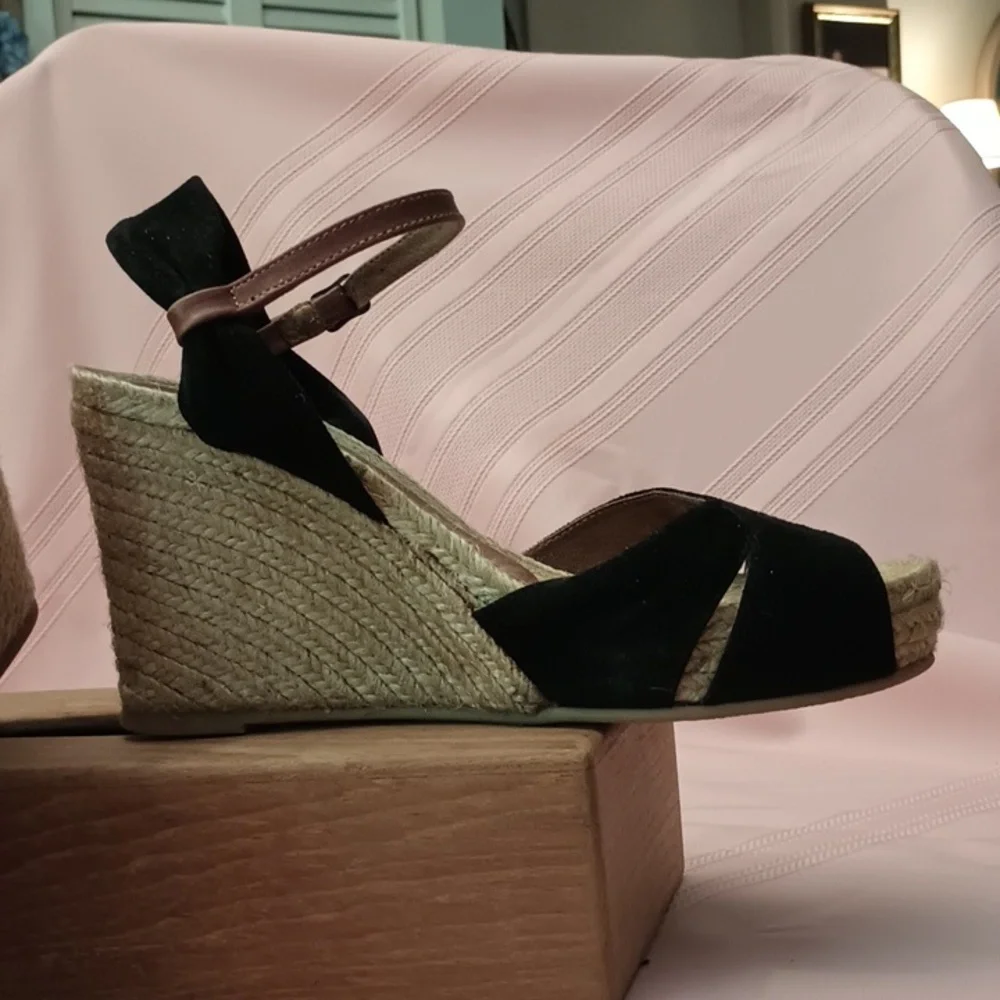 Eric Michael BlK Suede Espadrille with Brown Foot Strap Size 9